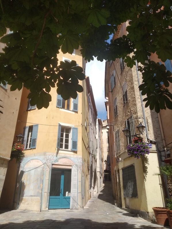 Exterior - CHARMING 2-bedroom apartment in the very heart of the city, with a terrace and air conditioning (Grasse)