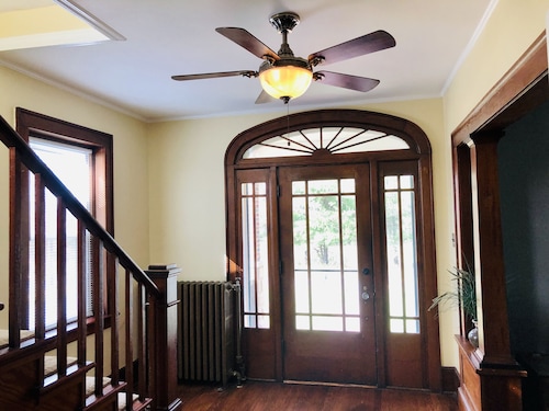 Rural Home, Hot Tub, Campfire, Hardwood Floors