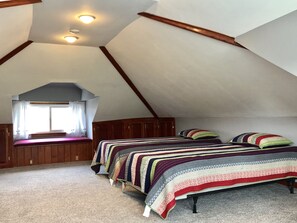 4 bedrooms, desk, iron/ironing board, free WiFi - Rural Home, Hot Tub, Campfire, Hardwood Floors (Harpers Ferry)