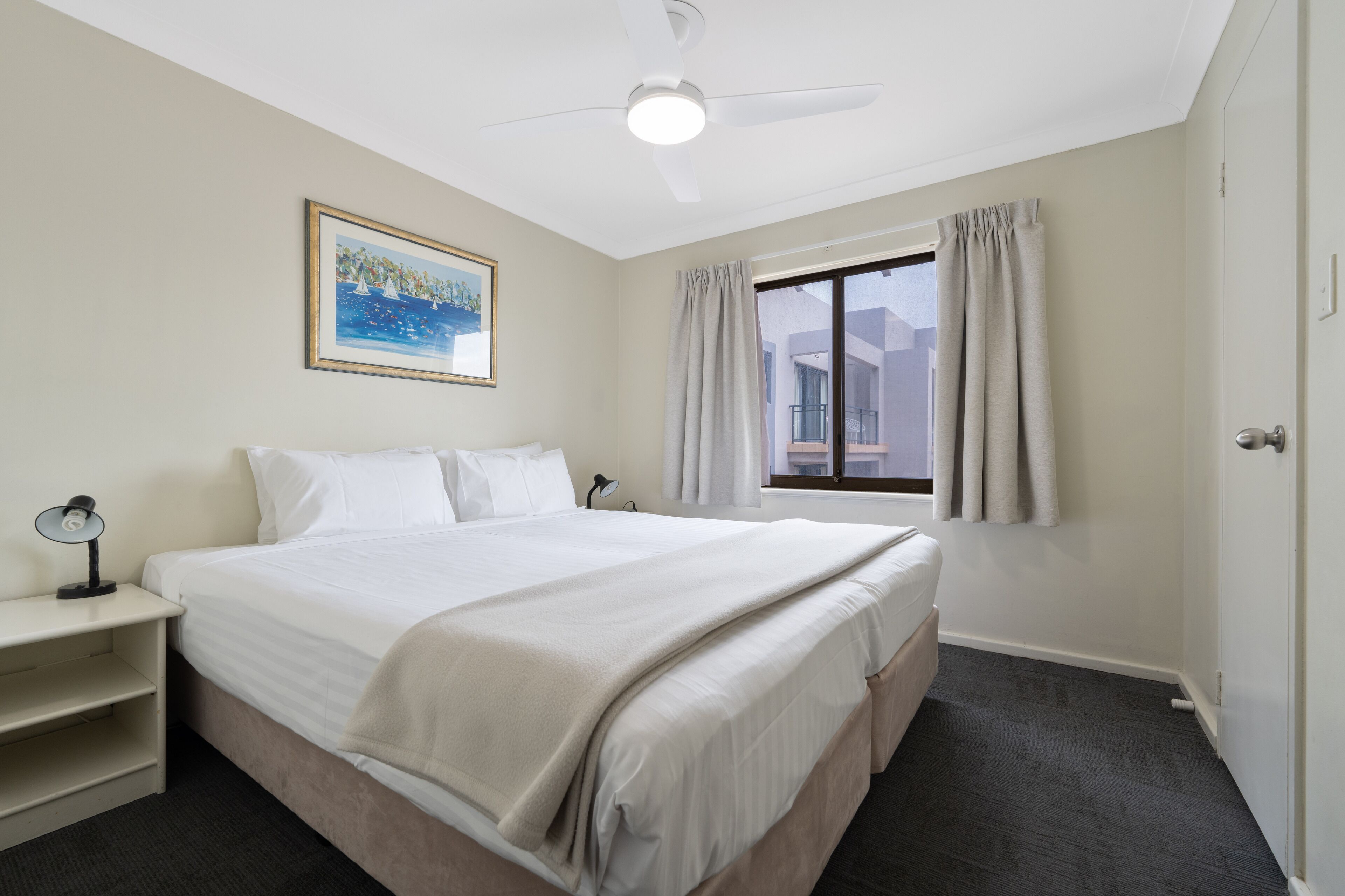 3 slaapkamers, een strijkplank/strijkijzer, reisbedje, gratis wifi