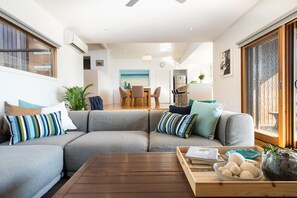 TV, video game console, DVD player - Highview - LOVE A ROOM WITH A VIEW (Tootgarook)