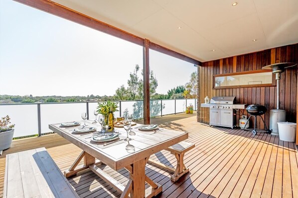Outdoor dining - Highview - LOVE A ROOM WITH A VIEW (Tootgarook)