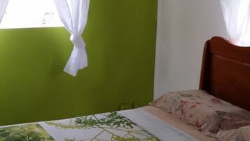 2 slaapkamers, een strijkplank/strijkijzer, reisbedje, gratis wifi