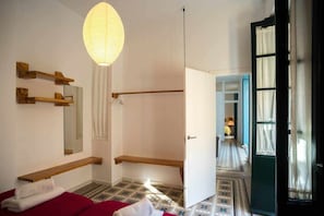 3 habitaciones, tabla de planchar con plancha, internet y ropa de cama 