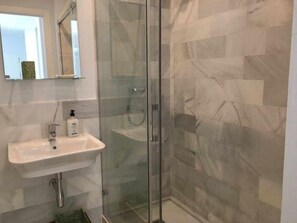 Hair dryer, towels - Eva Recommends Gerona 1 very bright house S.XIX (Sevilla)