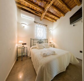 4 bedrooms, in-room safe, iron/ironing board, free WiFi