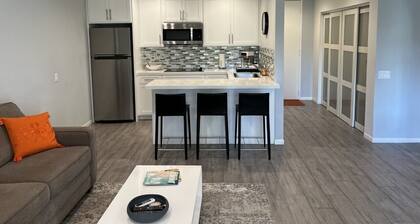 Prime Location! Renovated Studio at Shadow Mountain Resort, Steps from El Paseo.