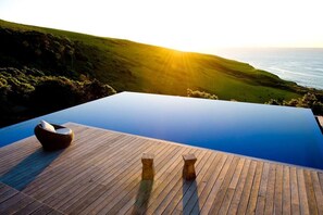 Infinity-Pool