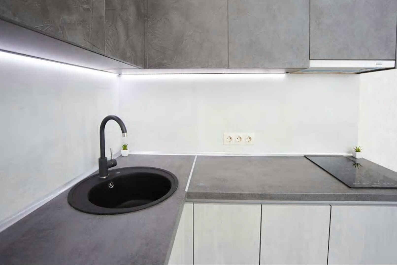 Fridge, microwave, stovetop, paper towels