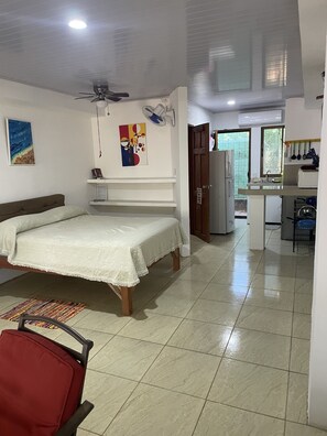 1 habitación, wifi gratis y ropa de cama
