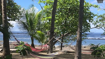 Beach nearby, sun loungers, beach towels