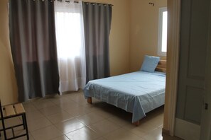 Quarto casal básico | Camas extras/dobráveis (sobretaxa)