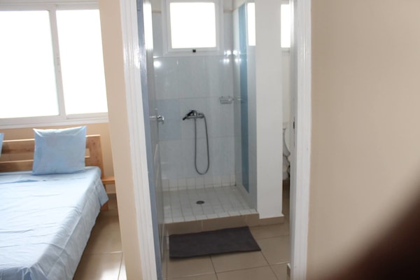 Basic-Doppelzimmer | Dusche im Bad