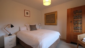 3 chambres, fer et planche à repasser, Wi-Fi gratuit, draps fournis
