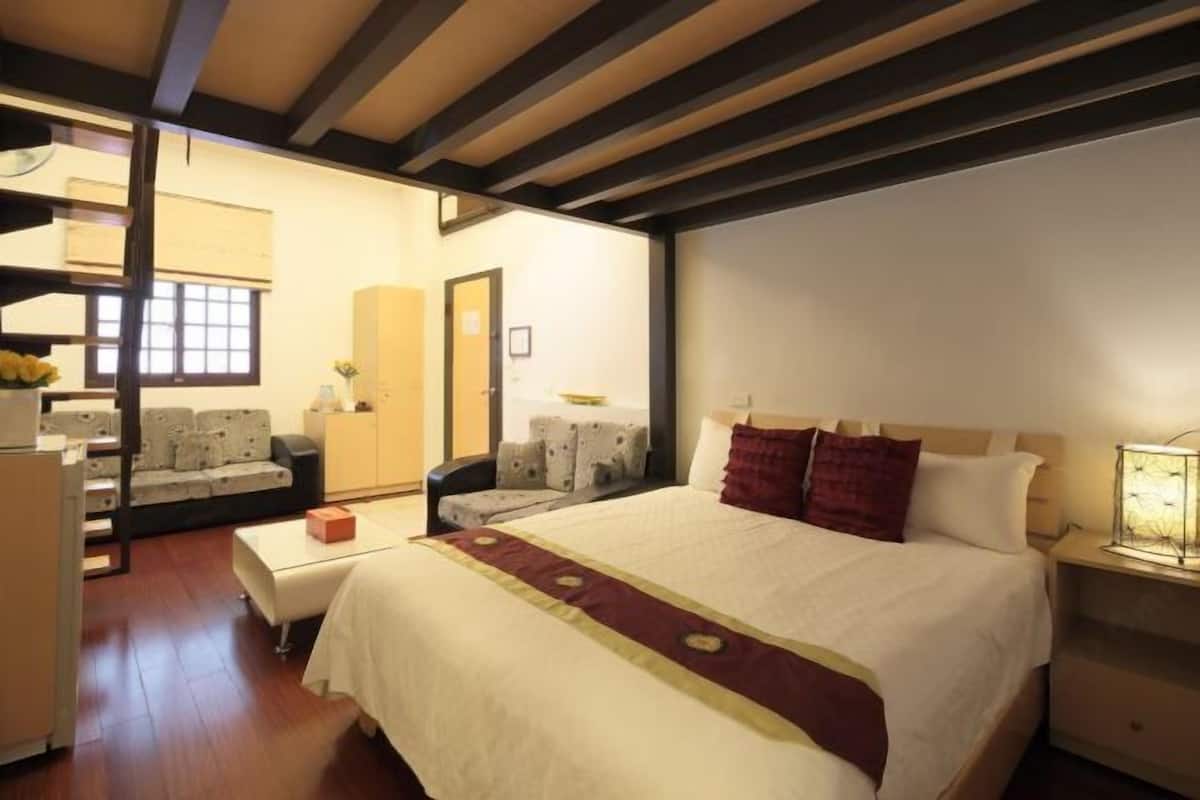 1 bedroom, laptop workspace, blackout curtains, soundproofing