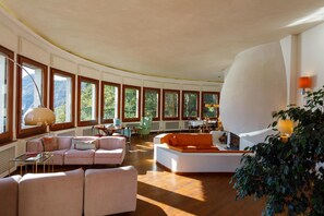 Smart TV, fireplace, books, stereo - A Place That Stays With You - The Cloud House (bellagio)