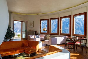 Smart TV, fireplace, books, stereo - A Place That Stays With You - The Cloud House (bellagio)