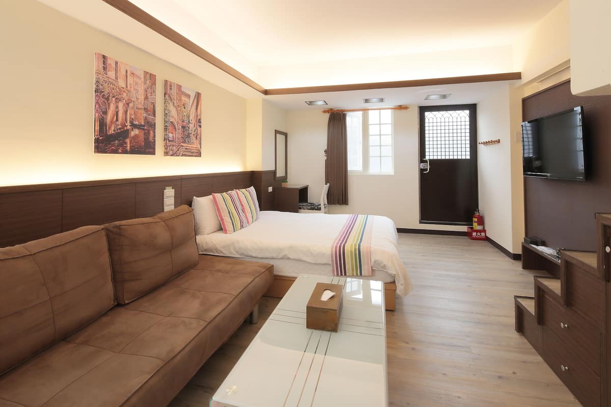 Habitación triple familiar, varias camas | Escritorio, cortinas blackout y insonorización
