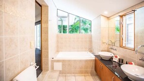 Shower, hair dryer, towels