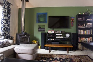 Smart-TV, Kamin, DVD-Player, Tischfußball