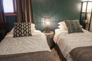 6 Schlafzimmer, Schreibtisch, Verdunkelungsvorhänge