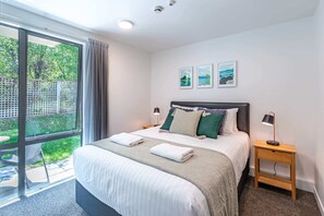 2 chambres, fer et planche à repasser, Wi-Fi, draps fournis