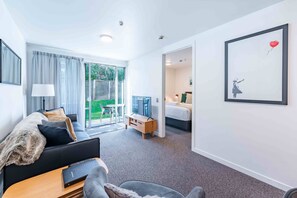 2 habitaciones, tabla de planchar con plancha, wifi y ropa de cama