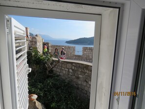 Interior - Cosy family house at Dubrovnik city walls on south sea side, with amazing view . (Dubrovnik)