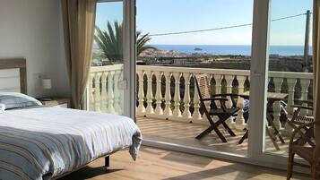 3 slaapkamers, een strijkplank/strijkijzer, wifi, beddengoed