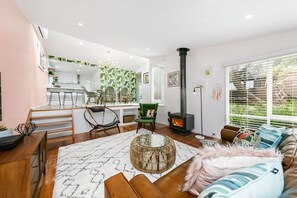 TV, fireplace, Netflix, DVD player