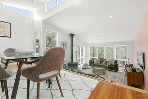 TV, fireplace, Netflix, DVD player