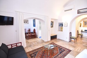 TV - Studio in the center (Capri)