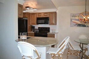 Unclassified image, 2 of 25, button