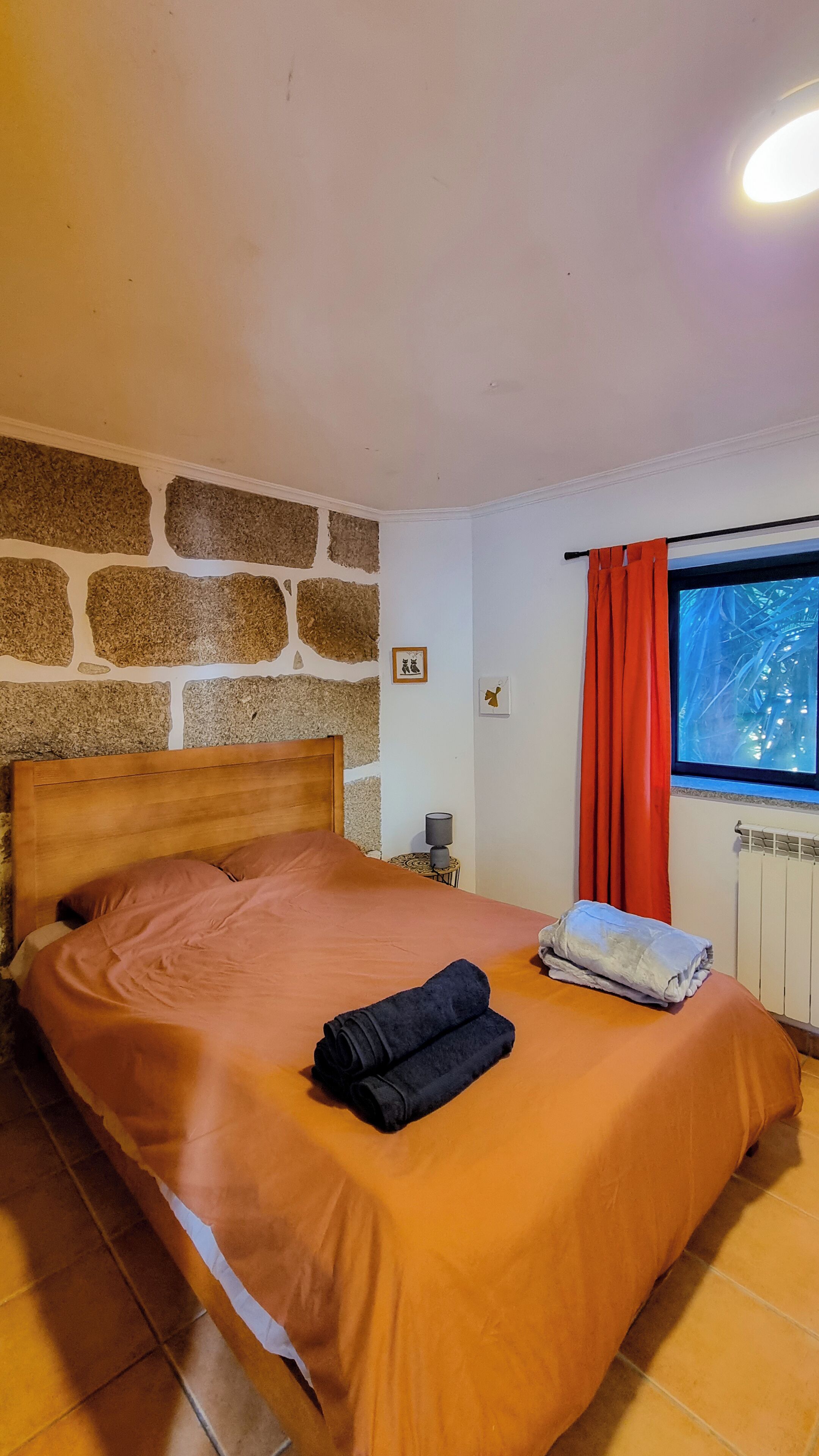 3 chambres, fer et planche à repasser, Wi-Fi gratuit, draps fournis