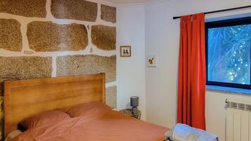 3 chambres, fer et planche à repasser, Wi-Fi gratuit, draps fournis