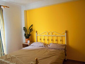 3 chambres, fer et planche à repasser, Wi-Fi gratuit, draps fournis