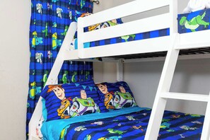 4 bedrooms, desk, iron/ironing board, WiFi