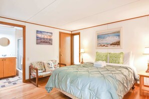 4 bedrooms, iron/ironing board, WiFi, bed sheets - Architectural modern home 5 mins to beach! (Truro)