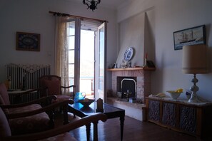 Fernseher, Kamin