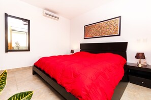 1 slaapkamer, een strijkplank/strijkijzer, wifi, beddengoed