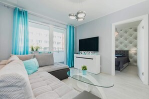 1 bedroom, iron/ironing board, travel crib, WiFi