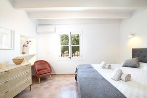 5 bedrooms, in-room safe, iron/ironing board, travel crib - Finca Rever, pool, Wifi, barbecue, 5 bedrooms, 3 bathrooms, quiet location (Pollenca)