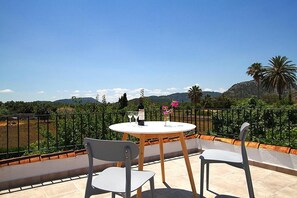 Outdoor dining - Finca Rever, pool, Wifi, barbecue, 5 bedrooms, 3 bathrooms, quiet location (Pollenca)