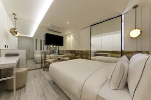 Deluxe Room | Premium bedding, down comforters, memory foam beds - HOTEL FORESTAR Sinchon (Seoul)
