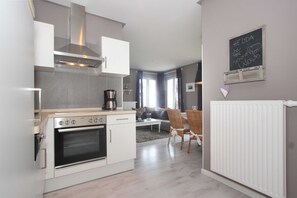 Køleskab, mikrobølgeovn, opvaskemaskine, kaffe-/temaskine