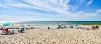 Private Beach and Roof Top Deck!