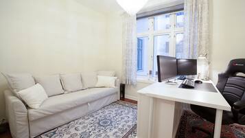 Smart TV, fireplace, computer monitors, printers