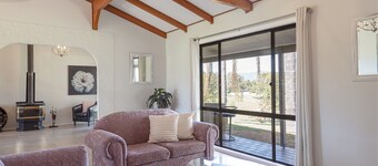 The Homestead @ Hunter Gleann- Relax and Unwined In Rustic Luxury.