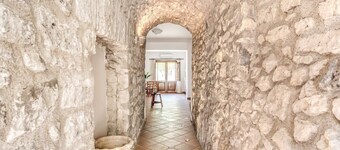 Villa Mimosa: Rustic Elegance, Panoramic Views & Pool