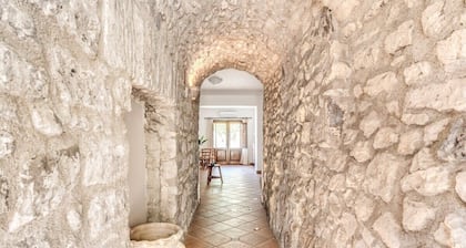 Villa Mimosa: Rustic Elegance, Panoramic Views & Pool